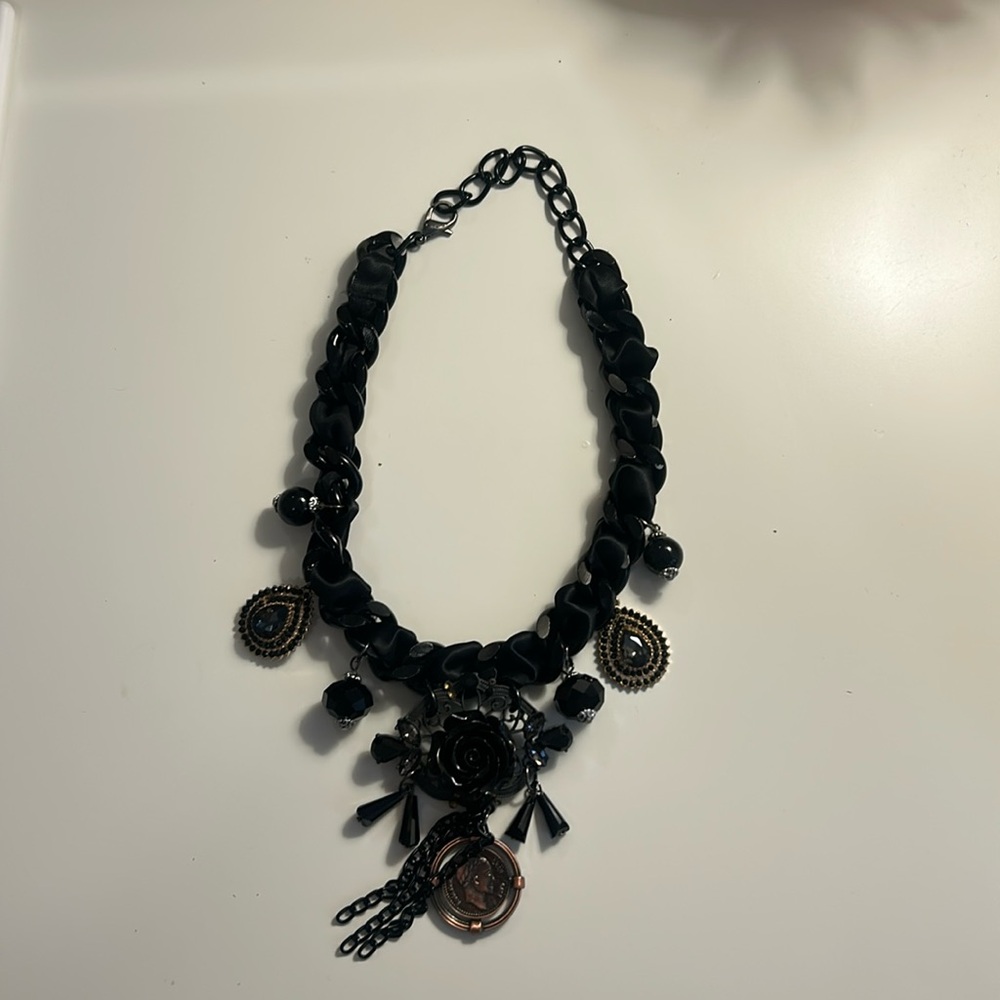 BLACK CHAIN NECKLACE